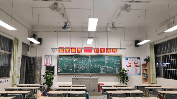 中小学校教室照明需要什么样的教室灯具才能符合国家标准？