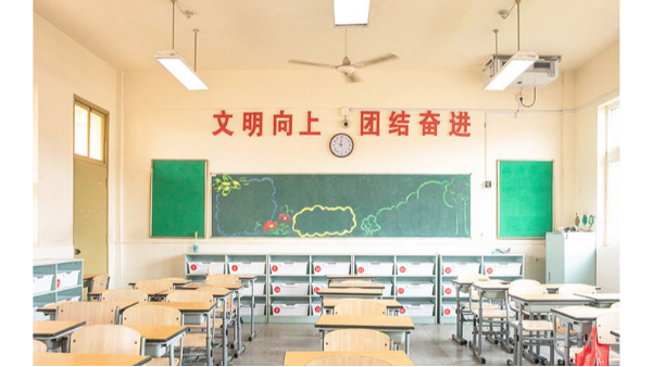 教室照明改造，选择什么样的教室护眼灯才能有效降低<i style='color:red'>学生近视</i>率？